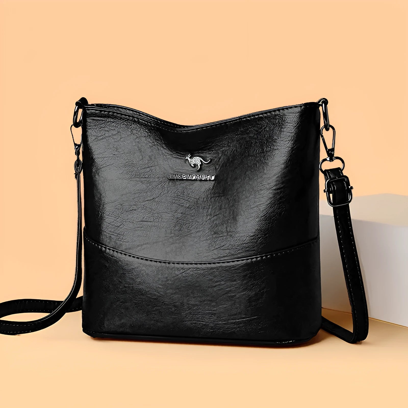 Women's soft leather large capacity shoulder bag in bucket design with internal organisation