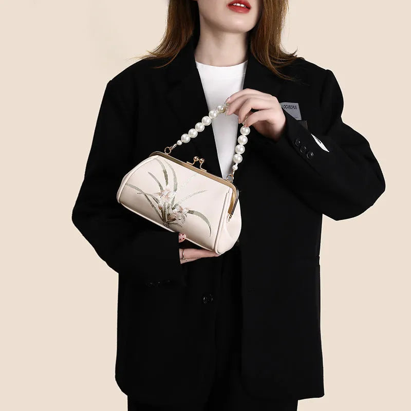 Beige PU women's embroidered shell shape shoulder bag for casual wear