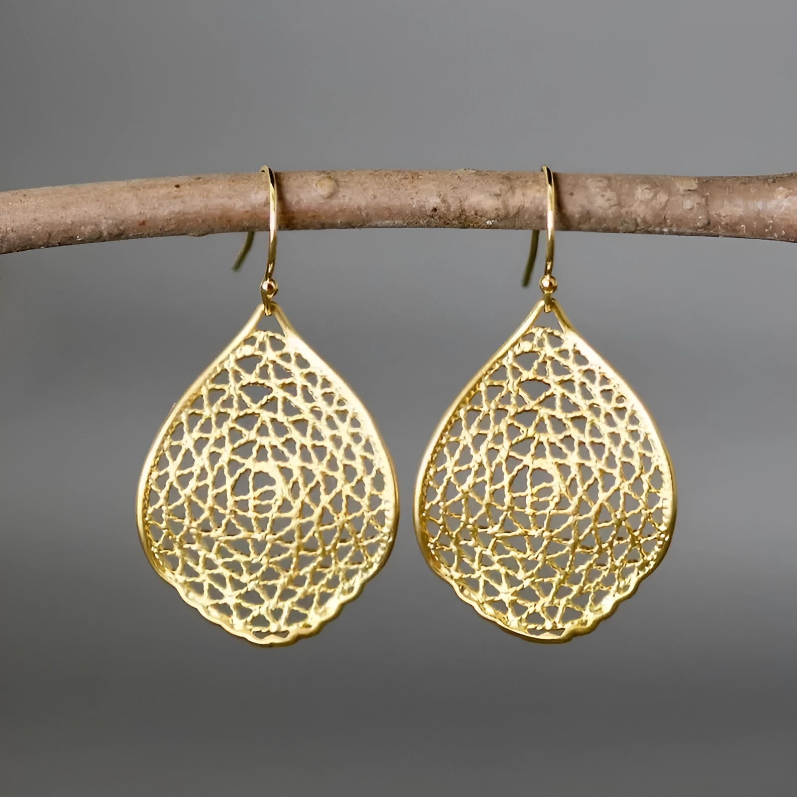 Gold retro leaf hollow drop earrings with vintage pendant design