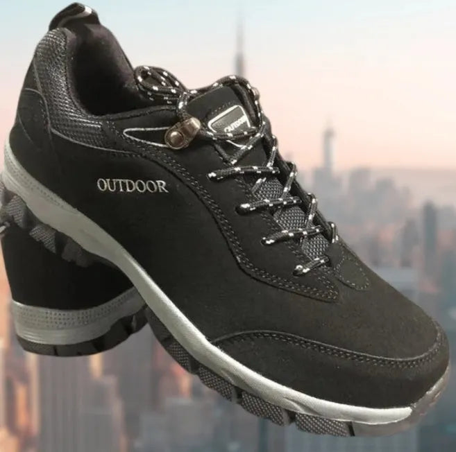 Men's low-cut hiking shoe in army green colour showing mesh lining and viscose sole.