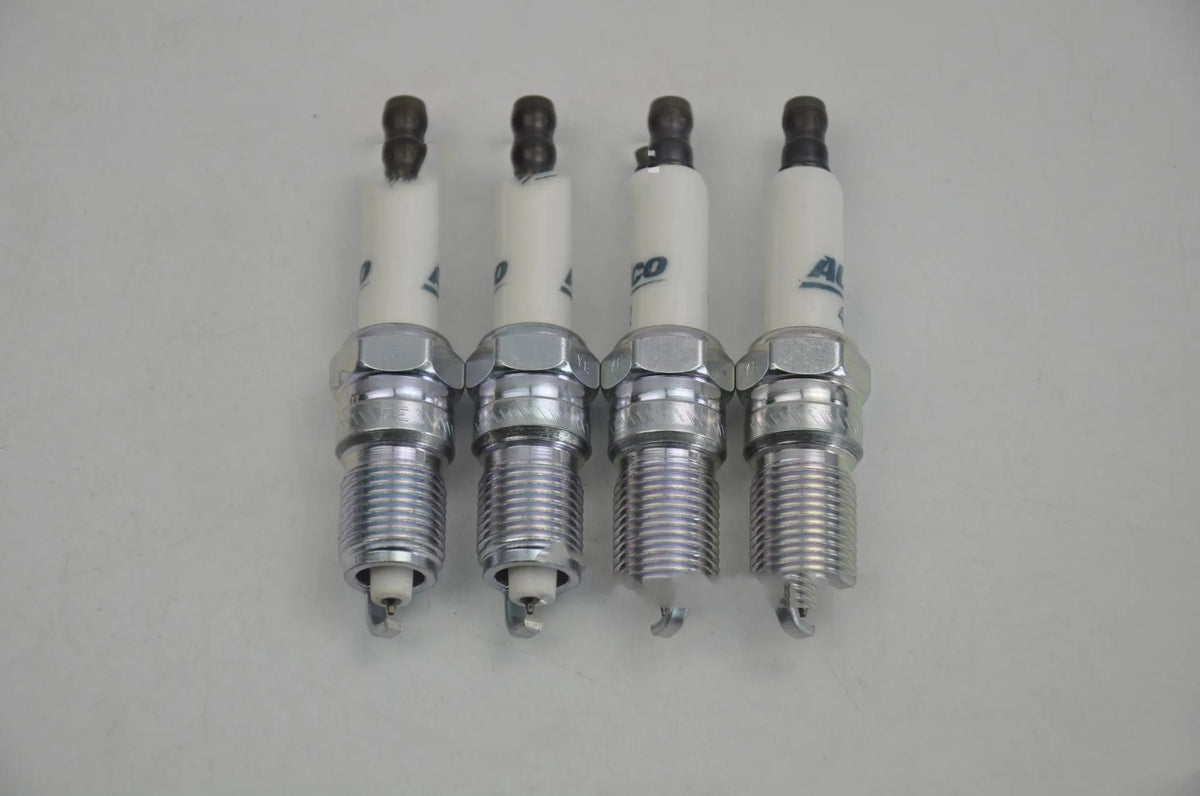 Iridium gold spark plug 41-962 with gold-coloured electrode suitable for Buick Chevrolet Hummer