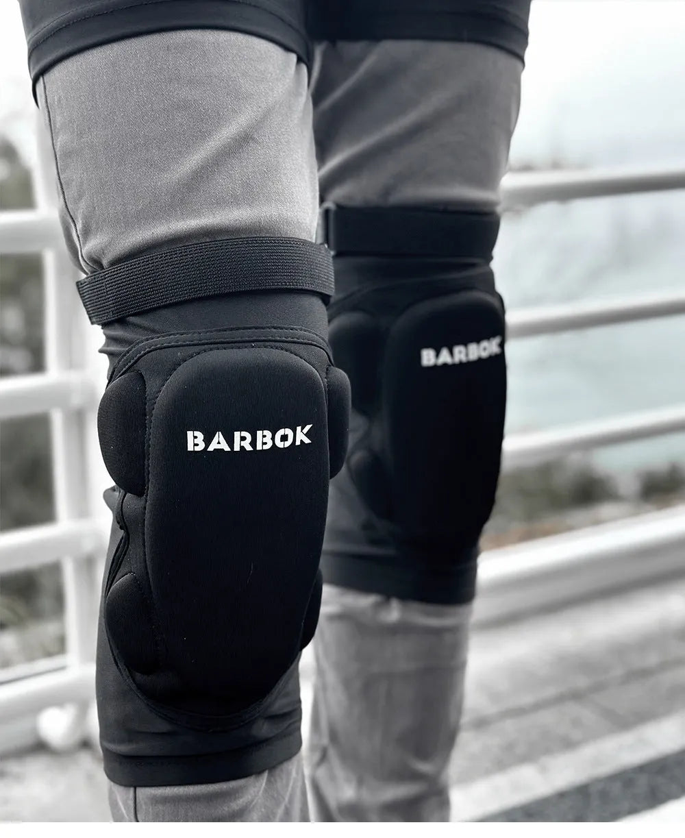 Black spandex hip protection pad with NBR foam for skating and skiing.