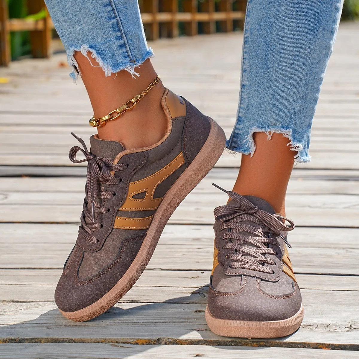 A pair of retro-style low-top lace-up sneakers in a selected colour on a plain background.
