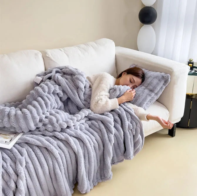 Soft Wind double-sided thickening bubble velvet faux rabbit fur blanket in solid colour