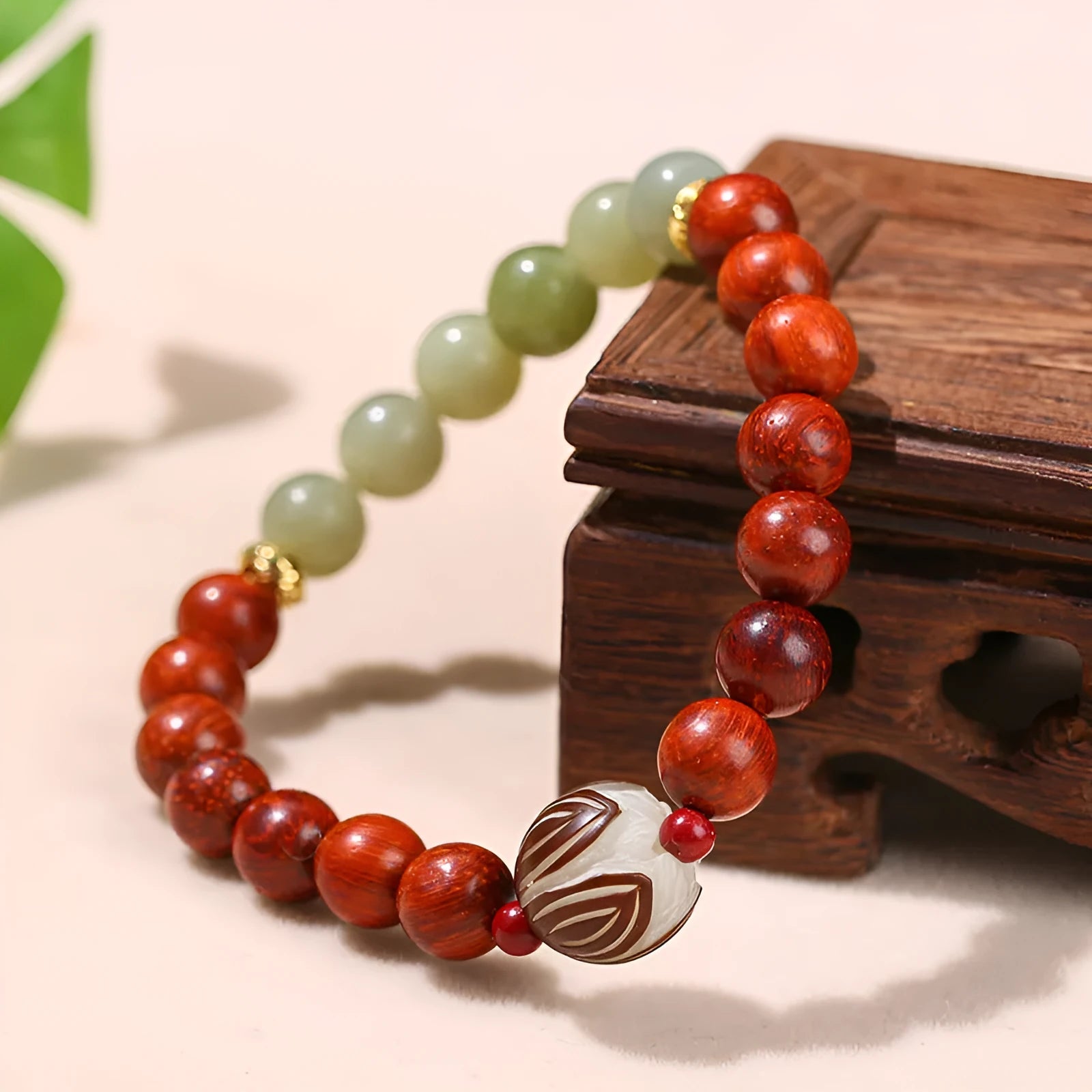 Red rosewood and gray jade Bodhi Lotus bracelet with 8mm beads in geometric design
