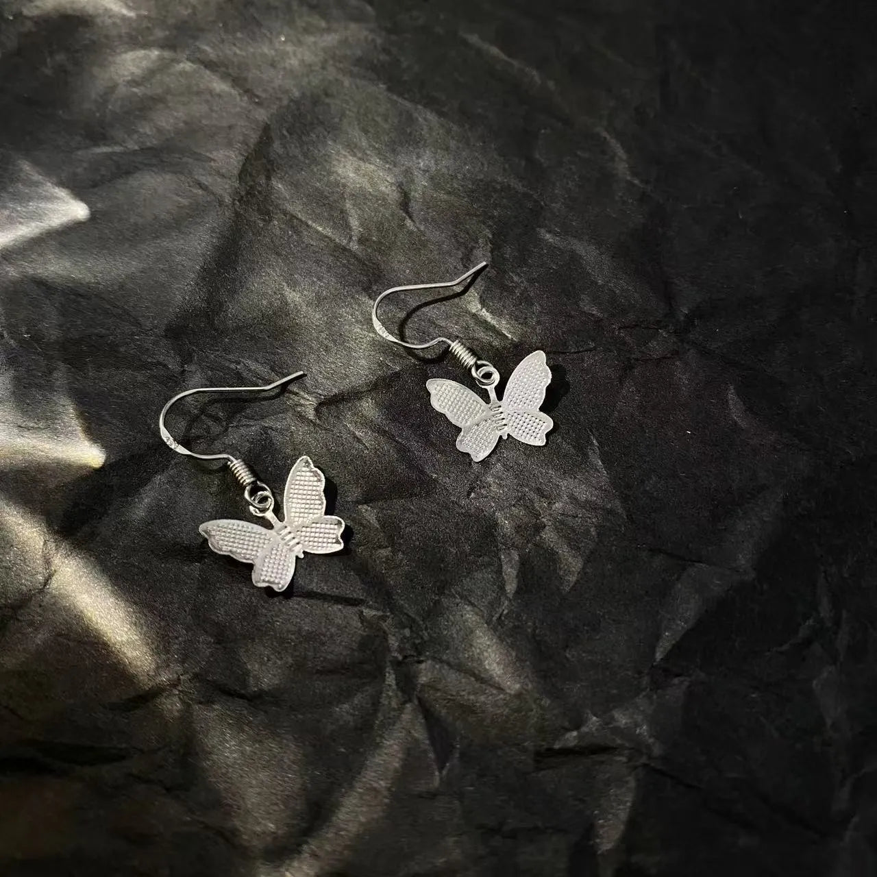 Women's alloy butterfly earrings with electroplating finish, butterfly motif, fashion OL style, butterfly earrings colour