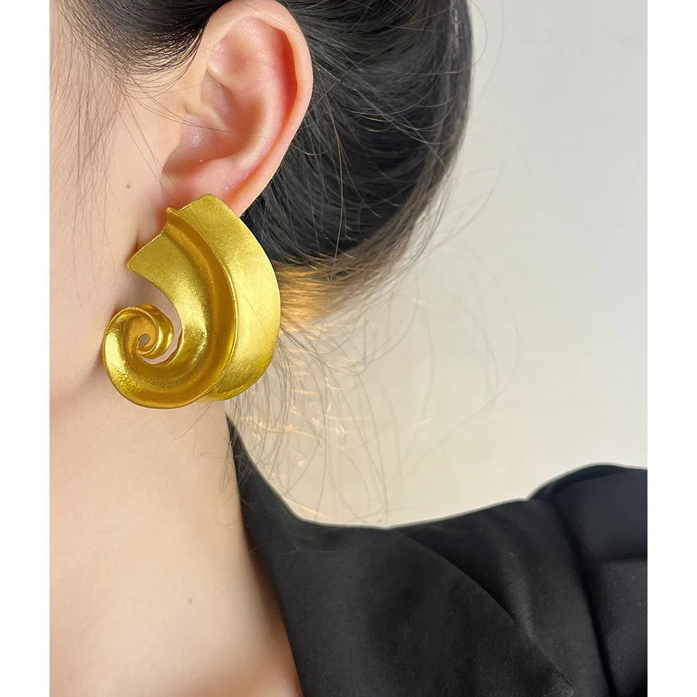 Geometric retro ear studs in alloy with electroplated gold or silver finish measuring 5cm
