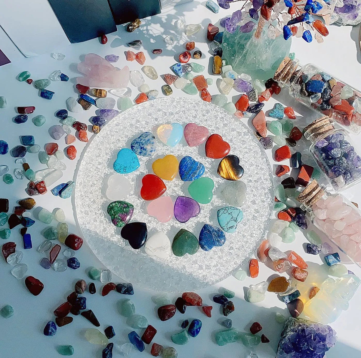 Set of natural crystal heart-shaped stone ornaments in random colours, 20x20x6mm each