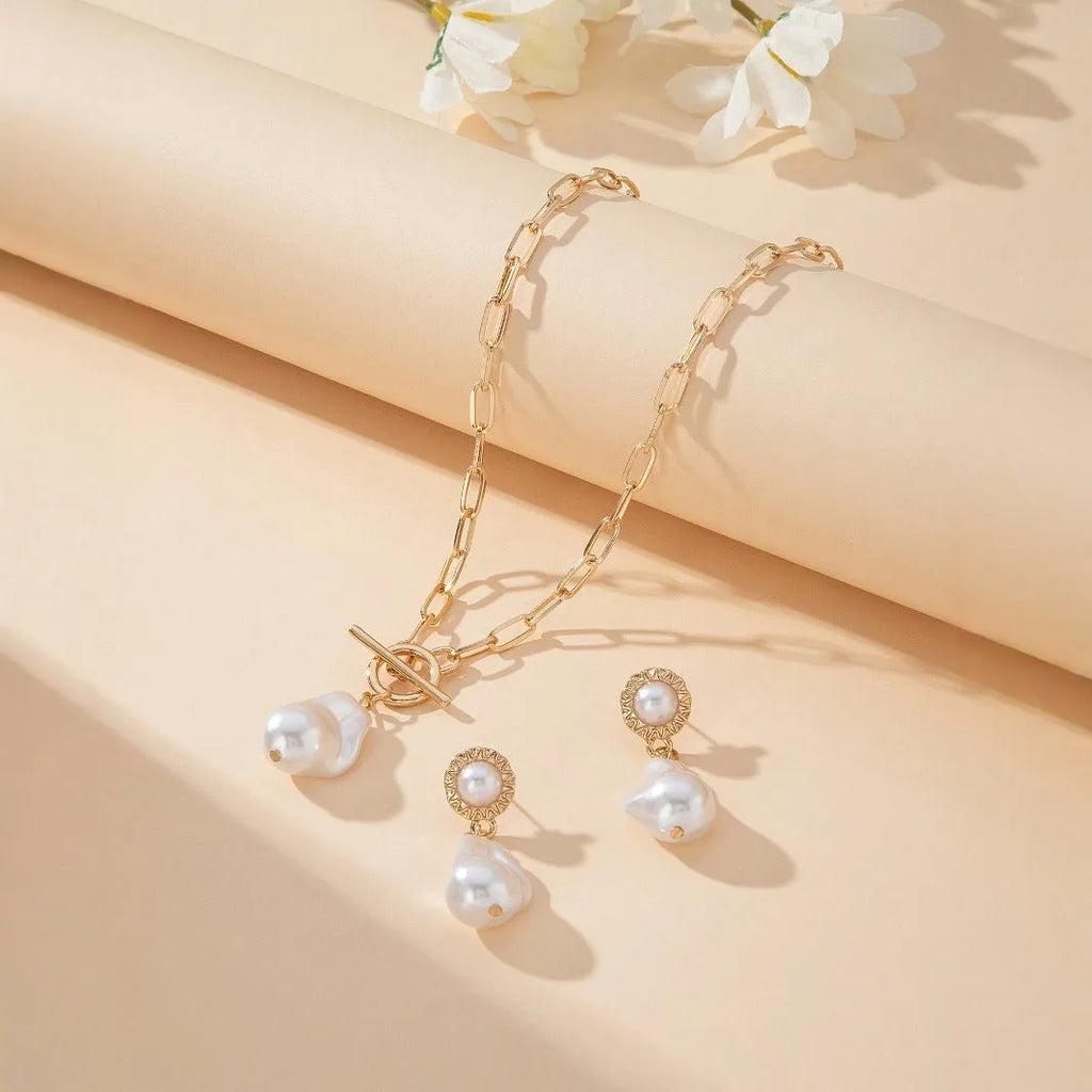 Gold-coloured iron baroque pearl jewellery set with necklace and matching earrings