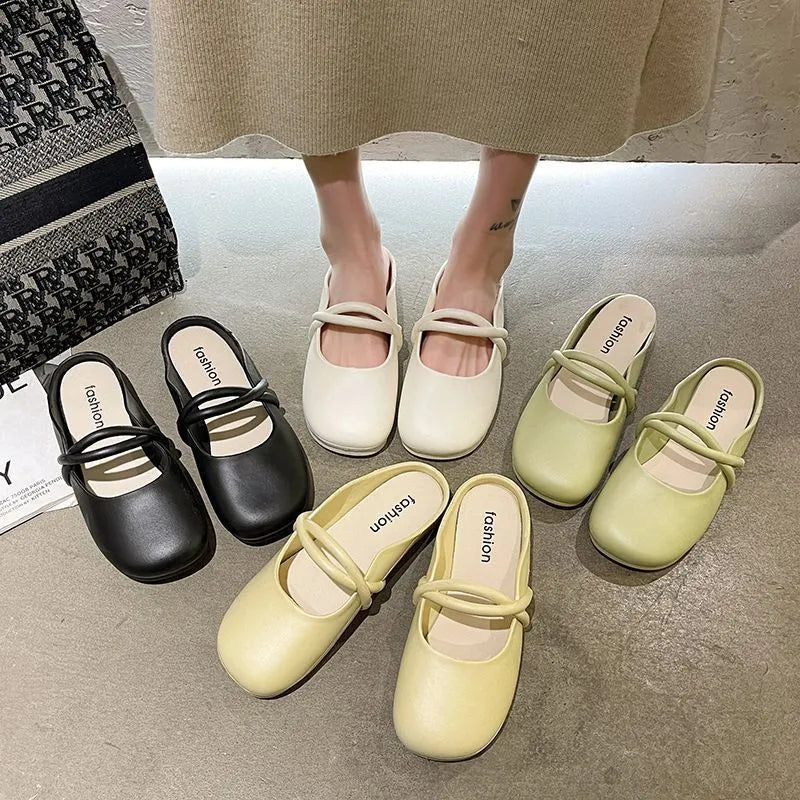 Ladies plastic baotou sandals in black, beige, or green, shown as flip flops.
