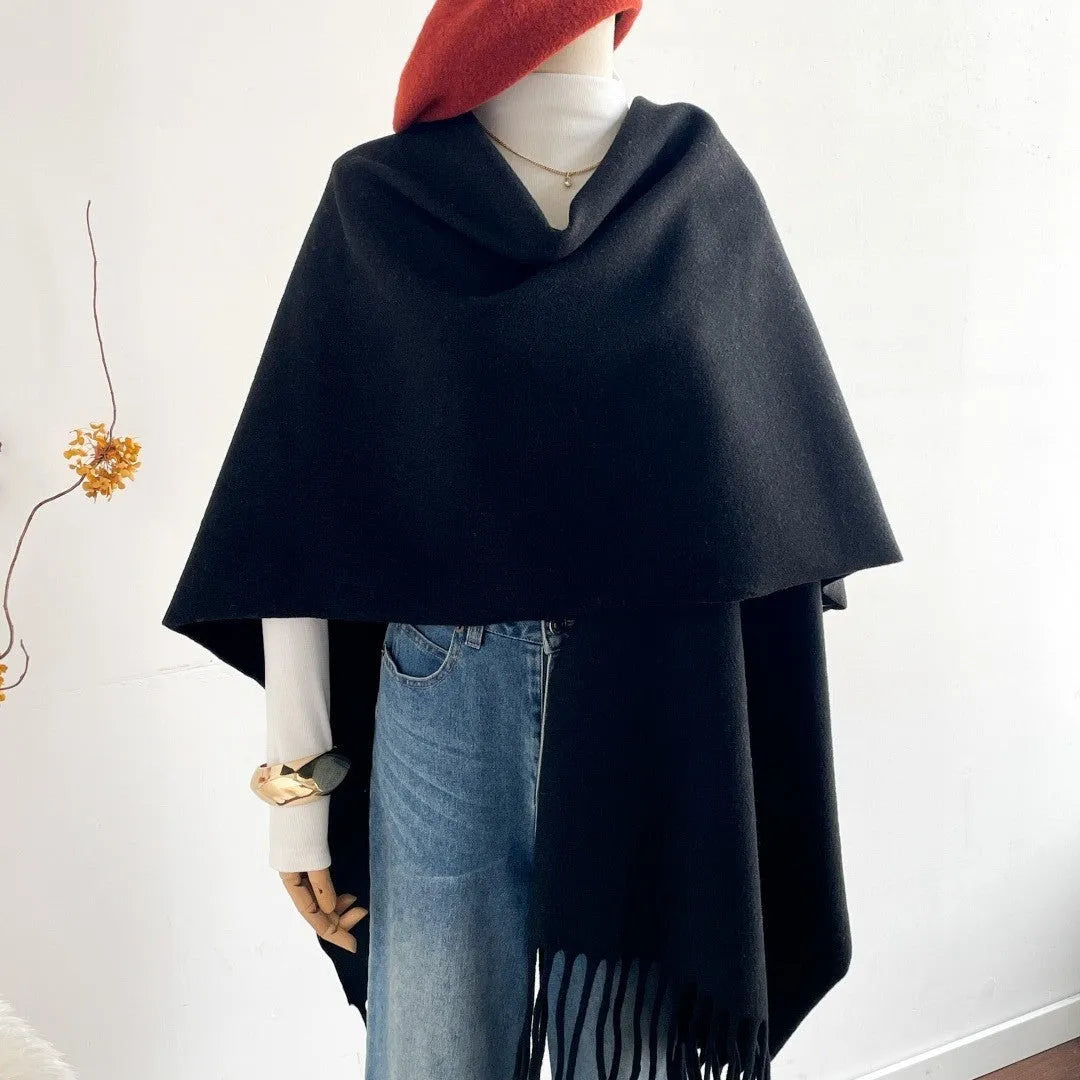 Women's longline jacquard imitation cashmere cloak in solid colour, 170x110cm, on a plain background