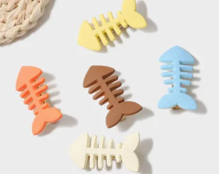 Fishbone pattern plastic barrette with duckbill clip in minimalist candy colour