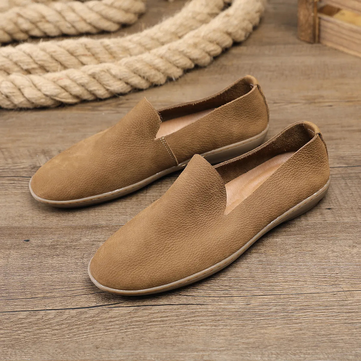 Handmade men's low-top shoes in khaki cowhide leather with wedge heel and rubber sole