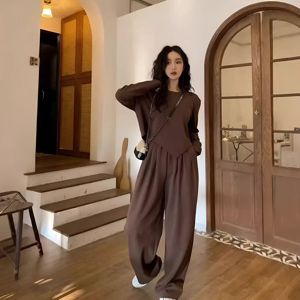 Women's loose-fit casual sports suit two-piece set in a solid colour, shown in khaki.