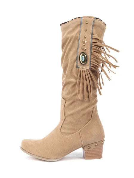 Woman square heel shoe booties in faux suede, black colour, side view