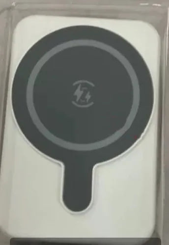 Mini magnetic wireless power bank 5000 mAh in cool black with LED display