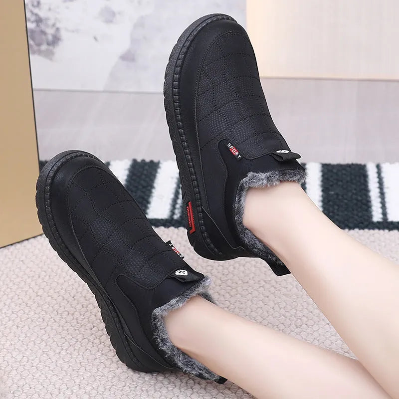 Women's black casual flat ankle boots with a round toe and non-slip rubber sole.