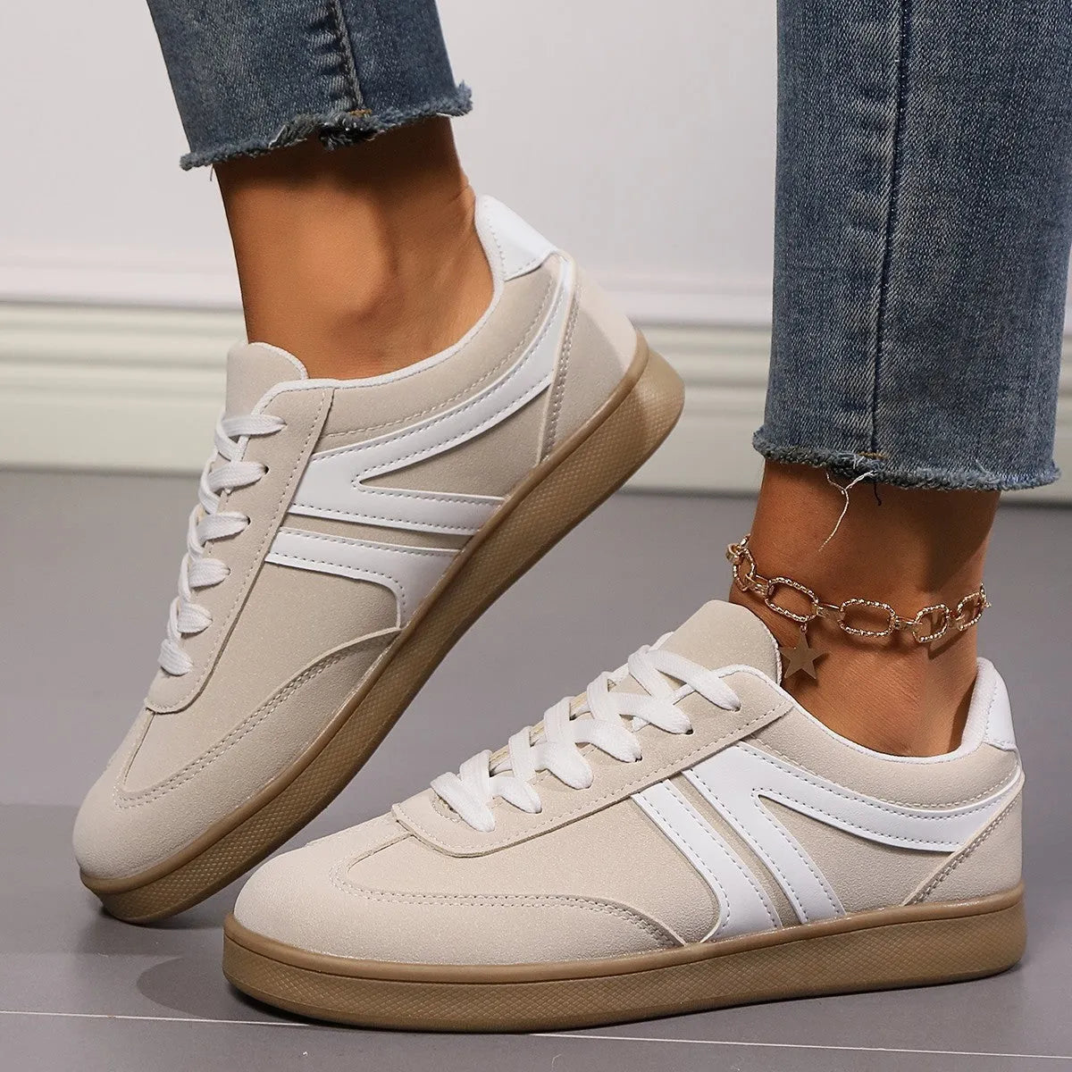 Lace-up round toe flats shoes for women in black artificial PU leather with flat heel