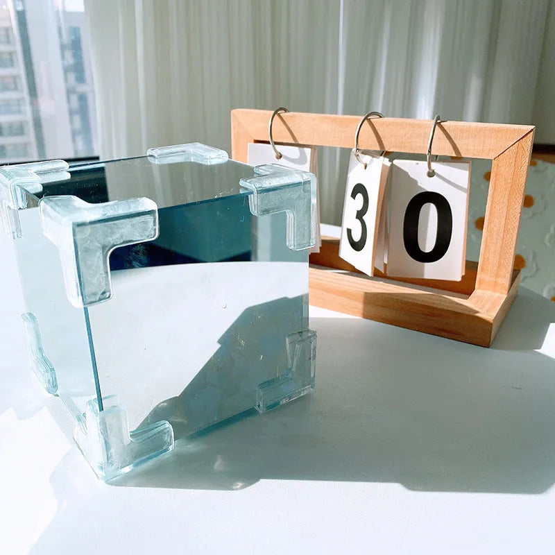 Rubik's Cube Tulip Small Night Lamp 12x12cm with 20 tulip flowers and three colour USB light in blue