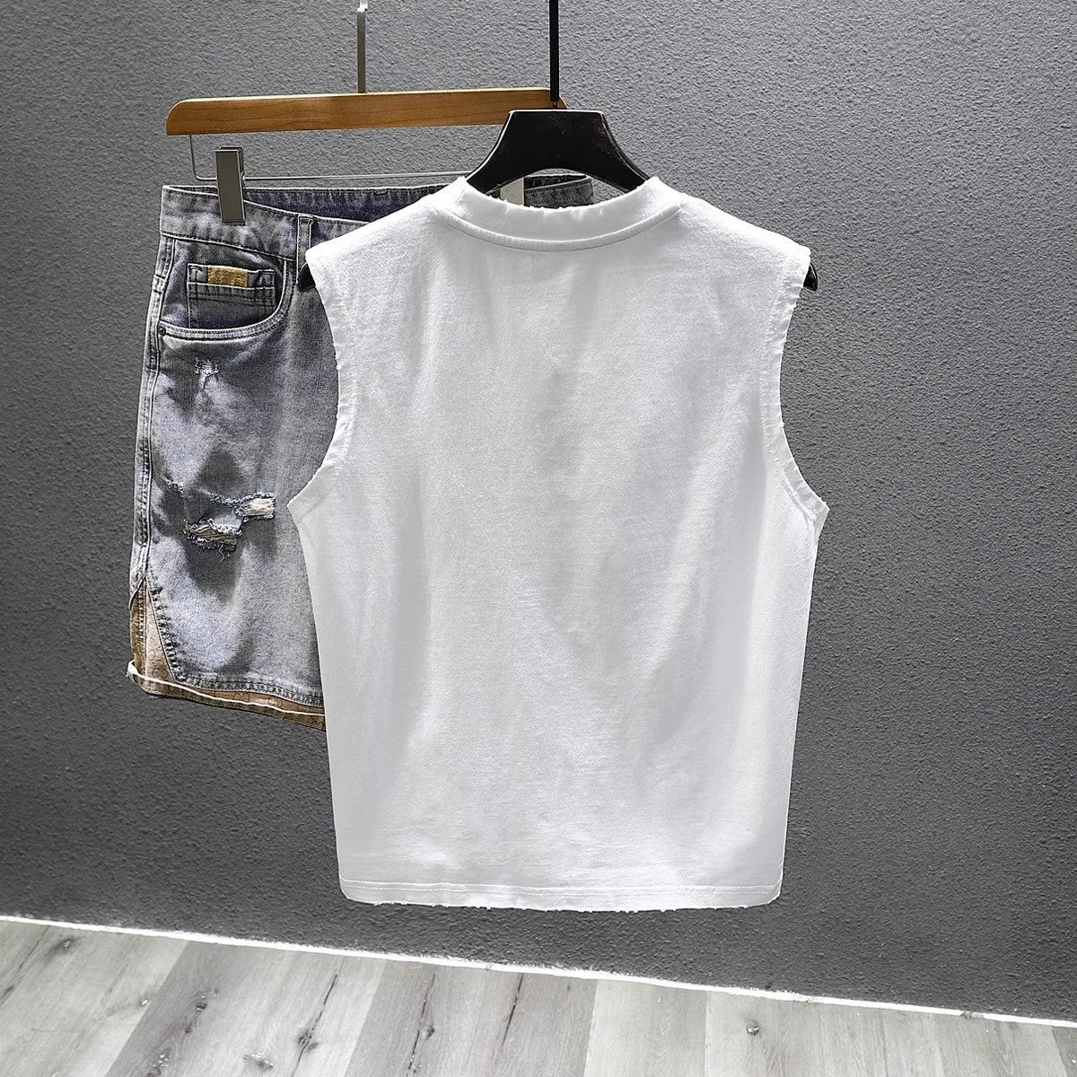 Men's solid colour cotton sleeveless t-shirt with loose fit design in black and white options