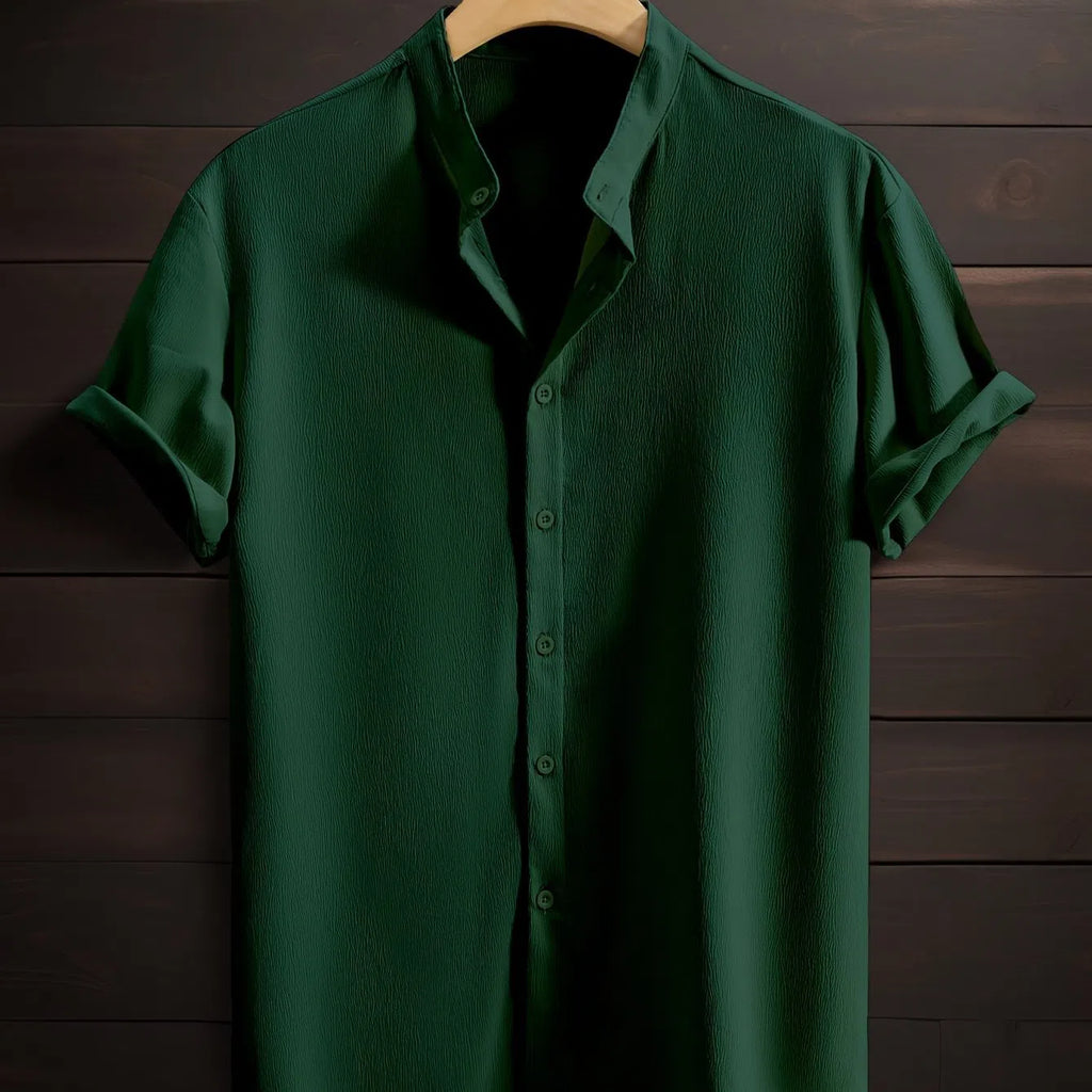 Men's casual breathable polyester stand collar short sleeve shirt in solid colour, loose fit, non-iron