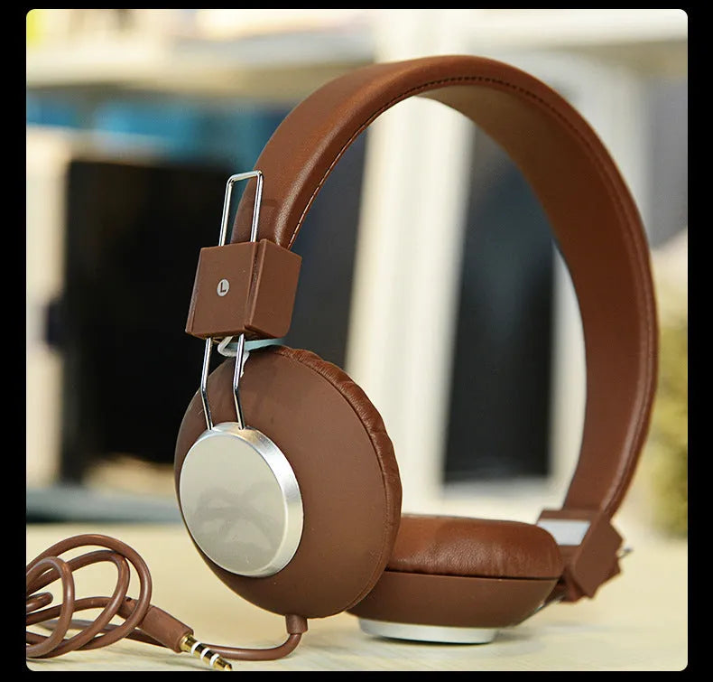 Wired head-mounted music sports earphones with 3.5mm plug and microphone