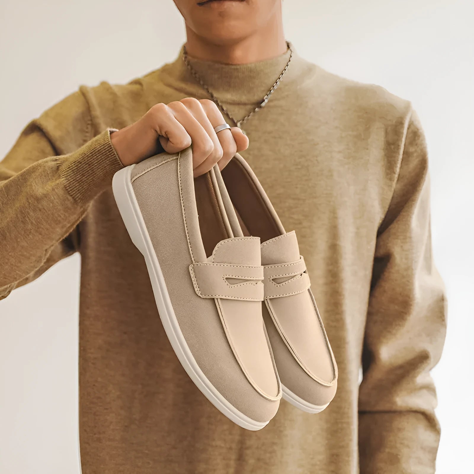 Men's suede leather casual shoes in British style with round toe and vulcanised rubber sole