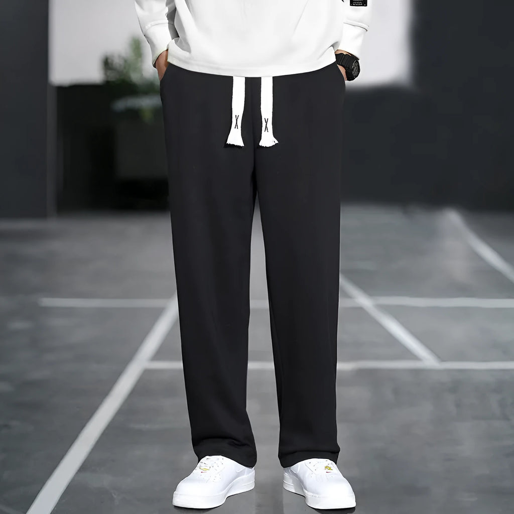 Casual grey men's sports trousers with multiple pockets and a high-waist design.