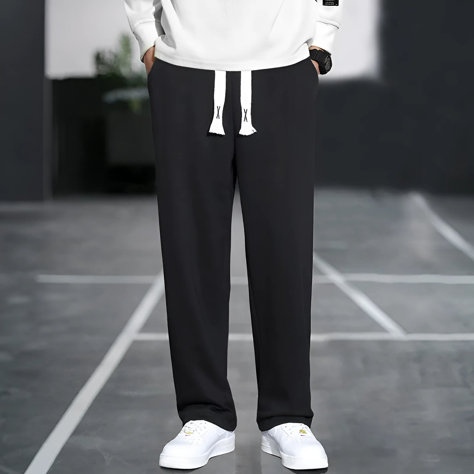 Casual grey men's sports trousers with multiple pockets and a high-waist design.