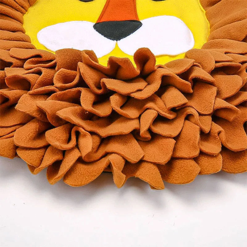 Brown lion-themed sniffing pad with textured Yizhiwen design for dogs and cats
