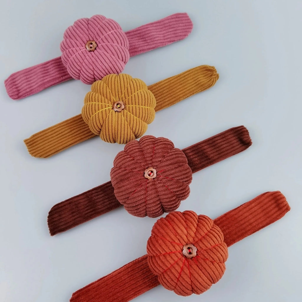 Ring pincushion sewing tool with vertical cutting edge in multiple colours