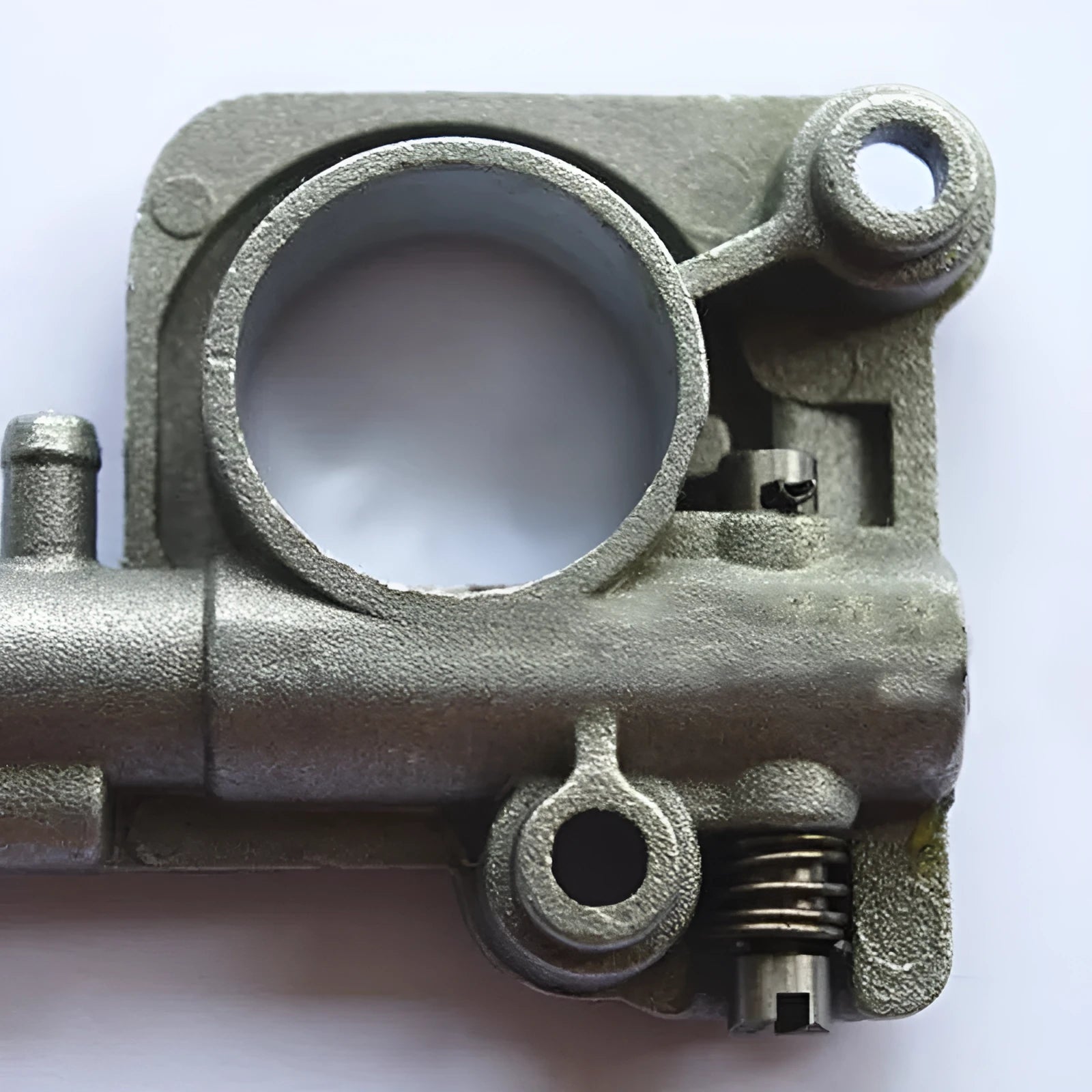 CS-350 CS2600-2700 chainsaw oil pump accessory in photo colour for agricultural use