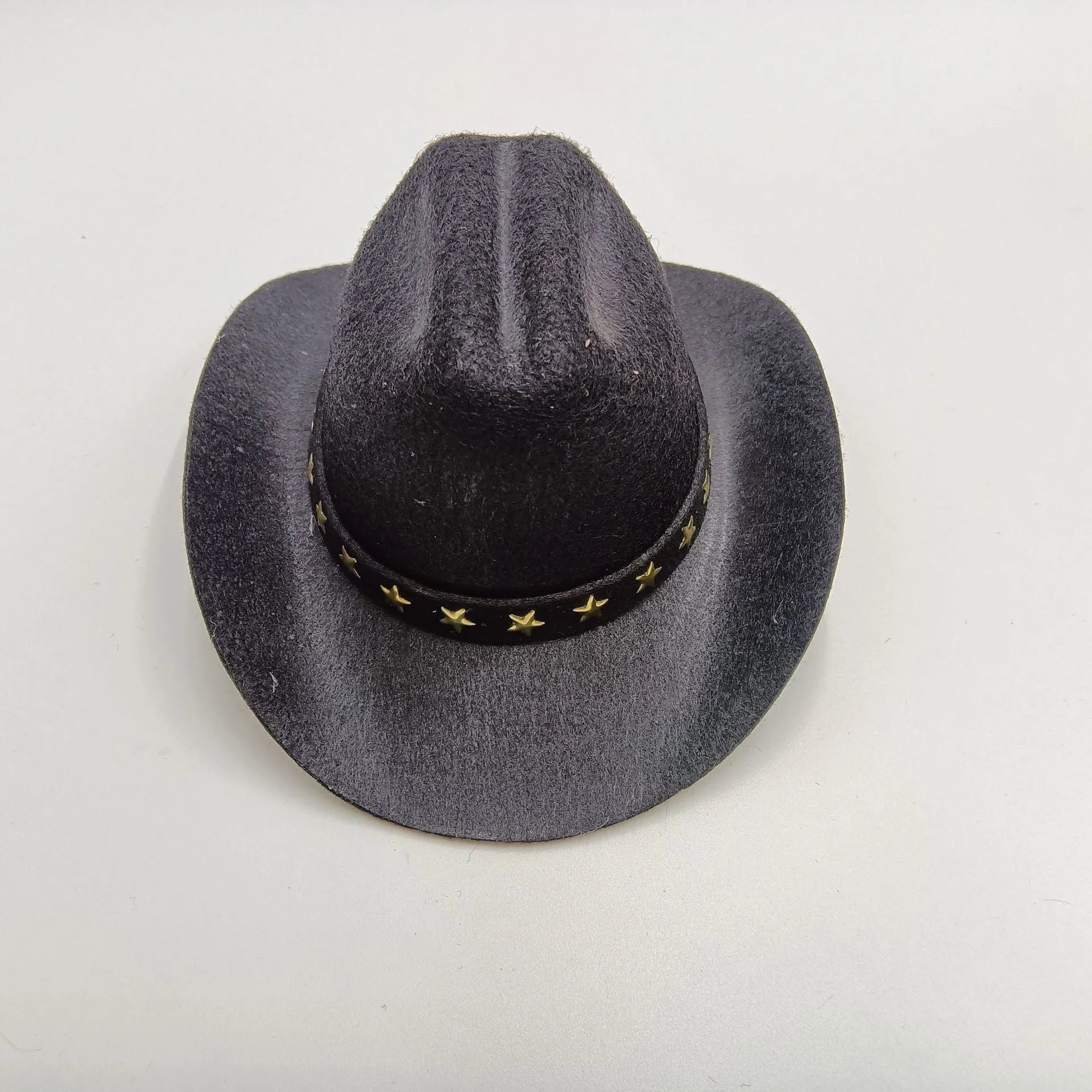 Wool felt pet hat in beige with conical shape, available in S and M sizes