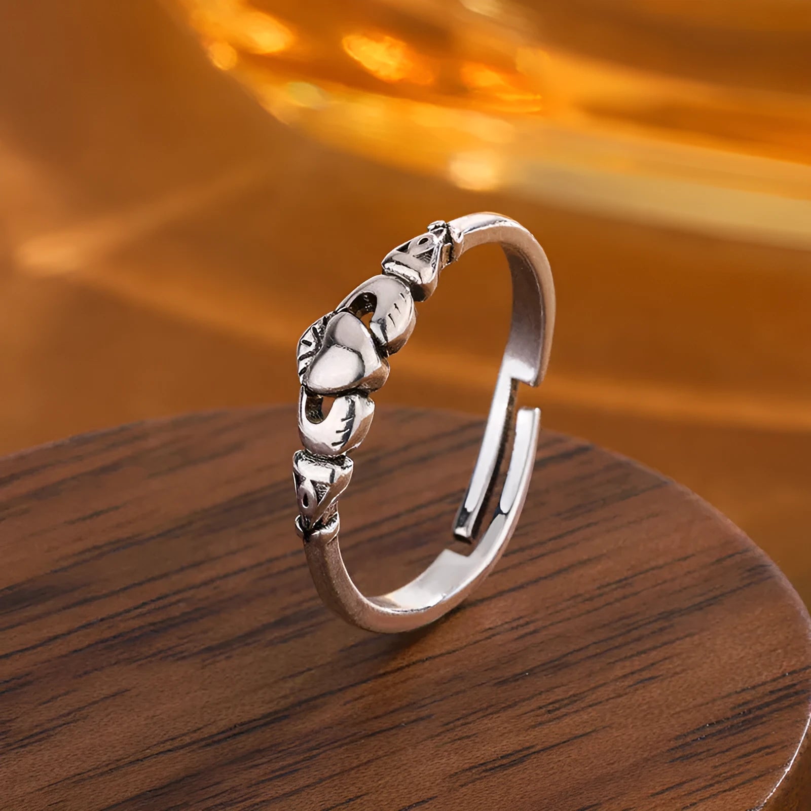 Open ring for women in retro silver with a detailed heart shape design on a copper base.