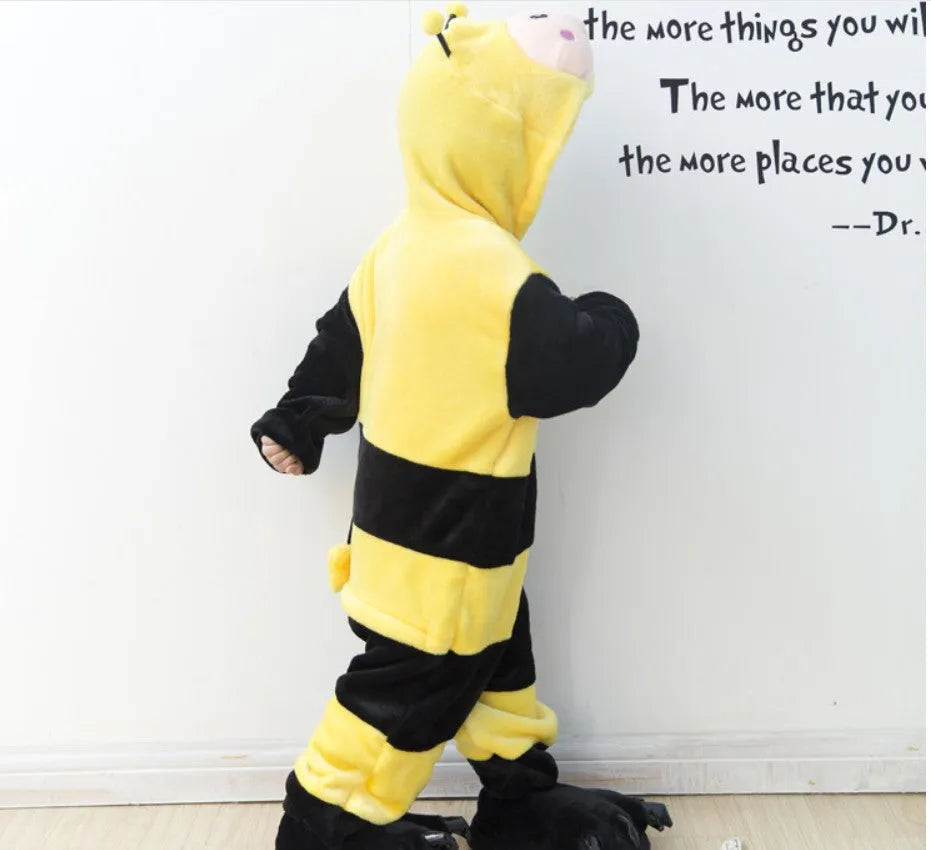 Children's one-piece bee flannel pajamas in Three-dimensional Bee colour on white background