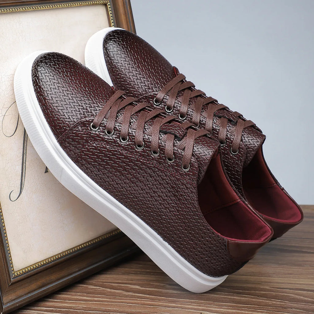 Men's black low-top leather business shoes with stitched detailing and a rubber sole.