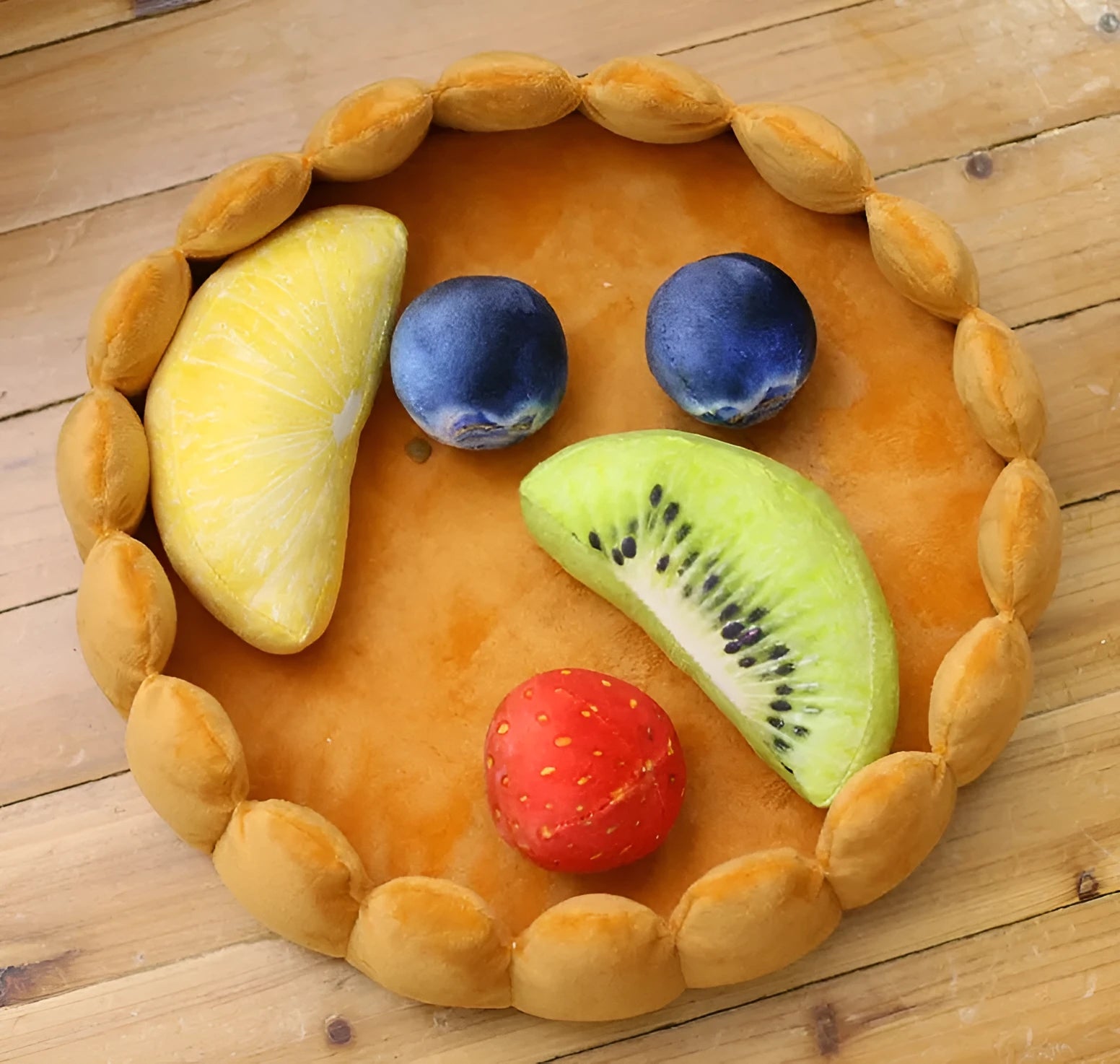 Fruit tart shaped pet bed cushion in cashmere for cats and dogs 42cm