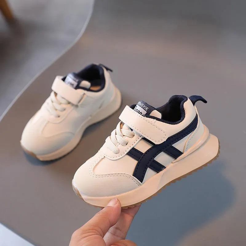 Children's white casual sneakers with Velcro strap and rubber sole