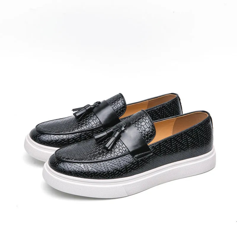 Men's black fringed casual leather look shoes with round toe and low heel