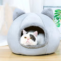 Grey closed cat nest made of Arctic velvet and short plush with a removable washable sleeping mat, available in L and M sizes