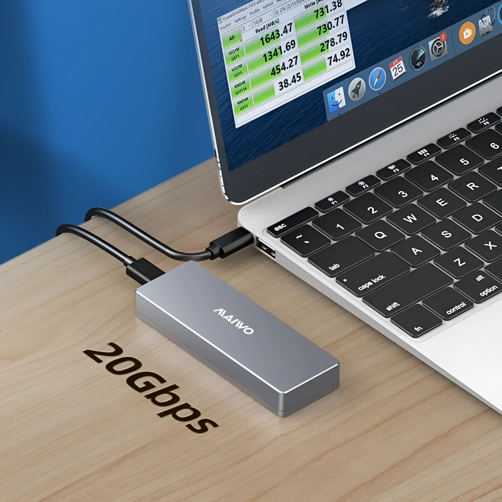 Aluminium M.2 SSD enclosure for Type-C laptops with installation toolkit and phone screen protector