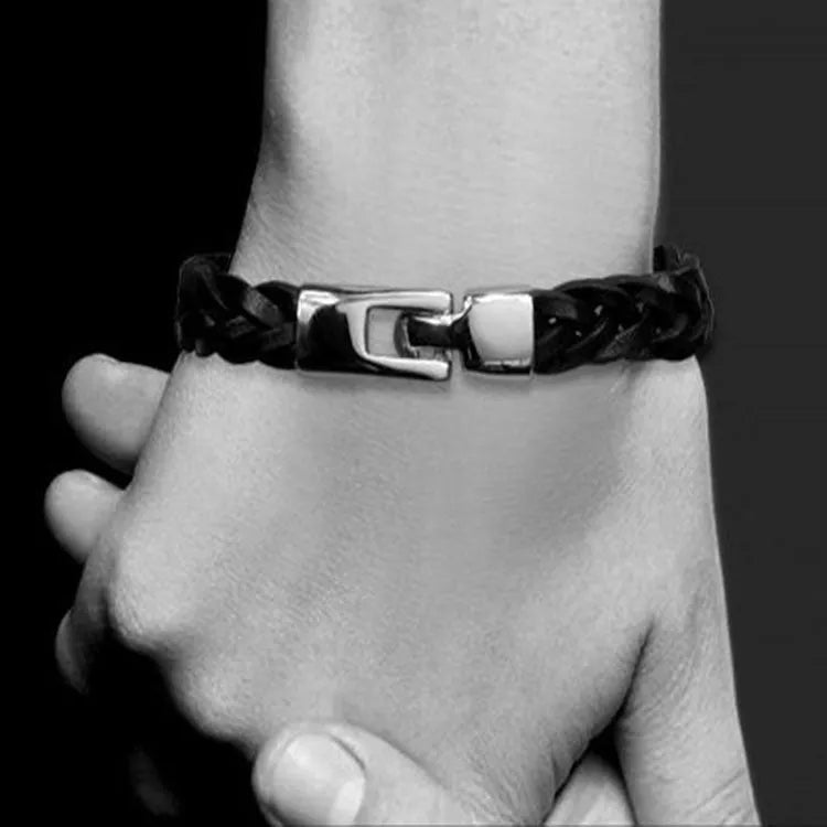 Hand-woven leather and alloy bracelet in vintage style, 21cm length, black colour