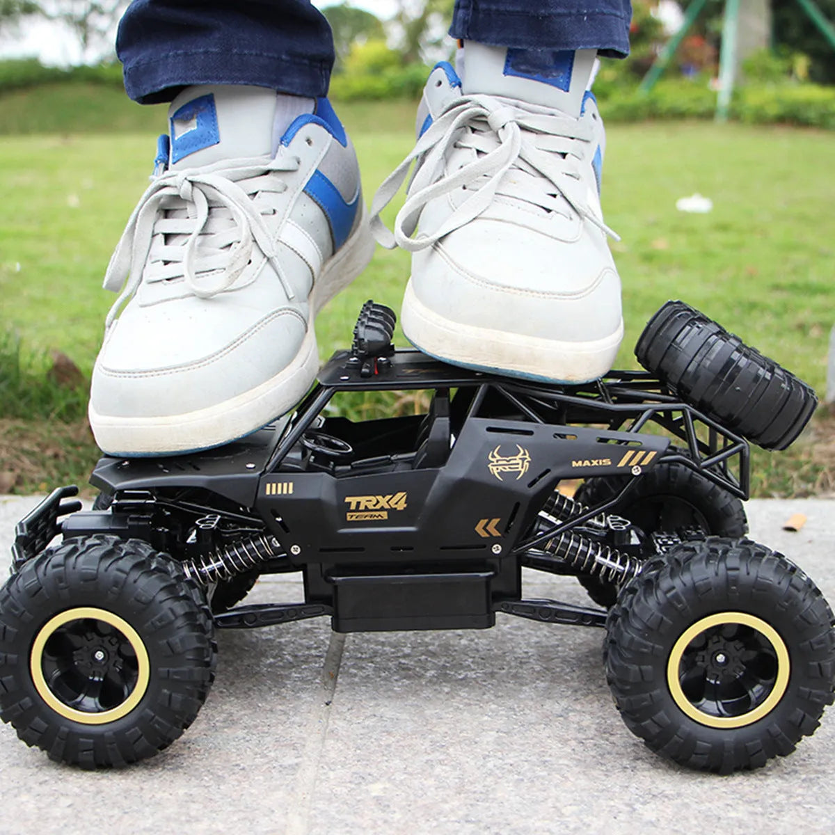 Large black 4WD remote control climbing car and smaller silver high-speed model with 2.4G remote.
