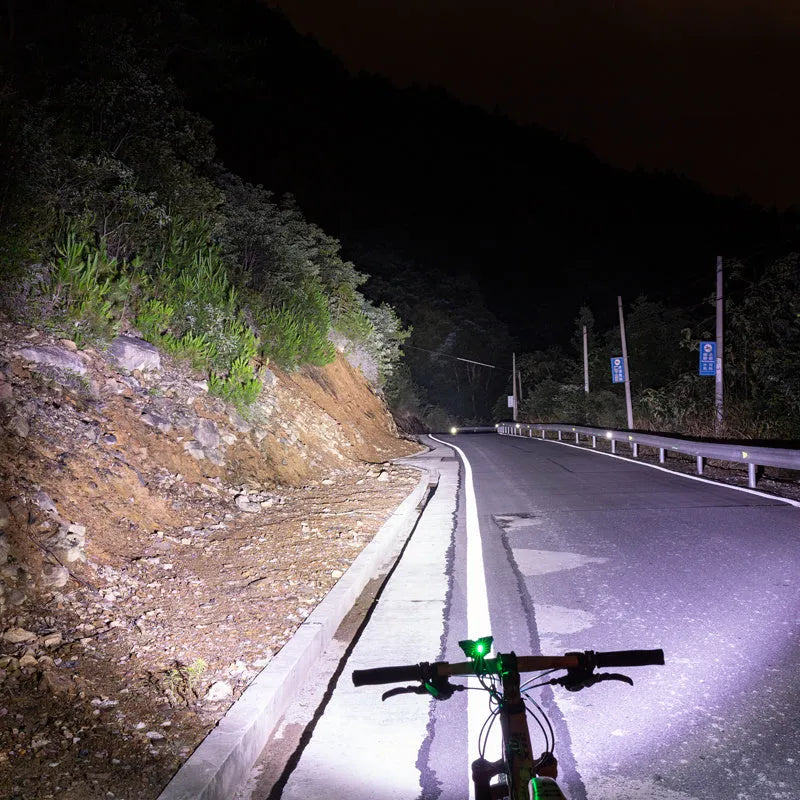 ROCKBROS aluminium alloy bicycle headlight with USB charging and three lighting modes