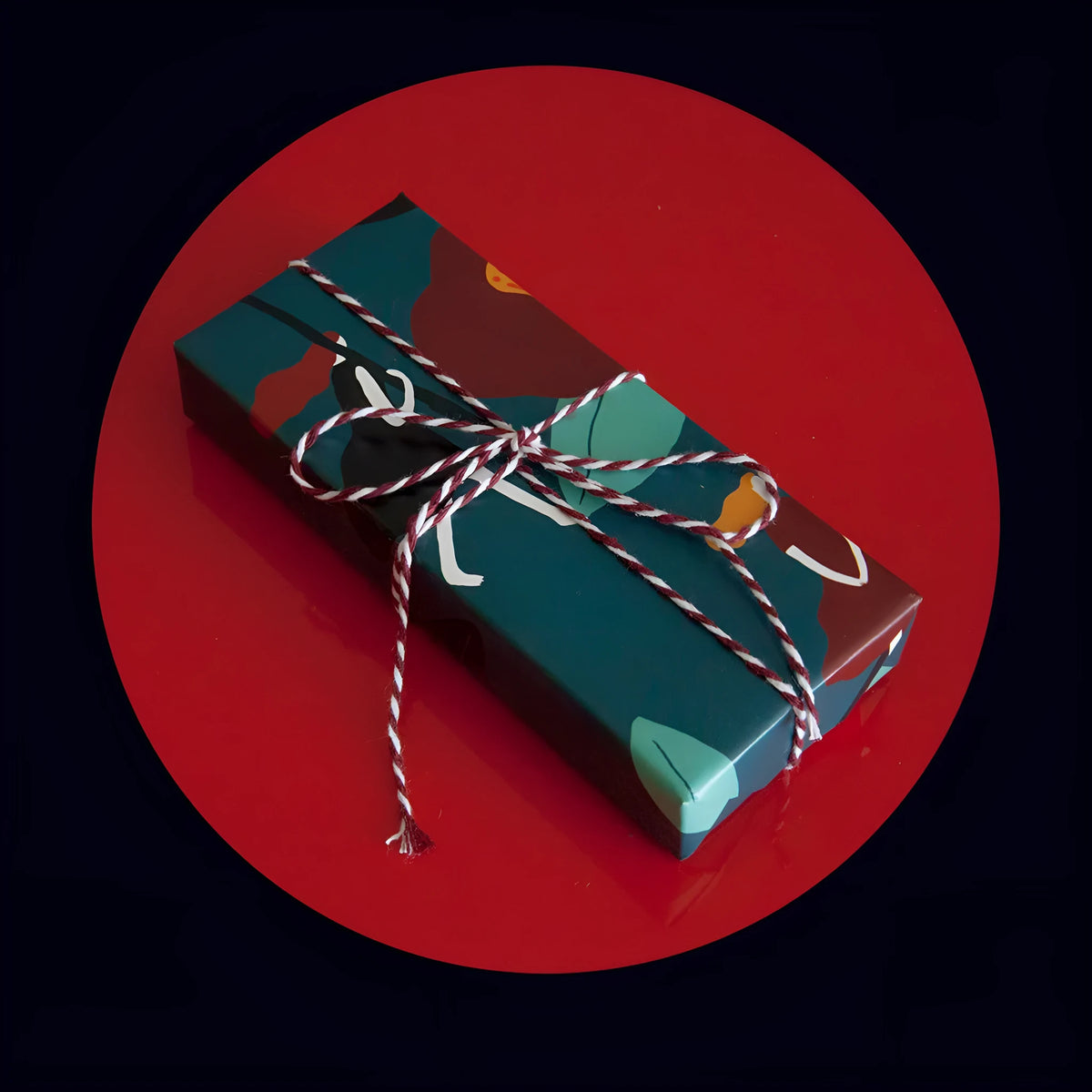 Green waterproof Christmas gift box with Camellia design and fixed tray