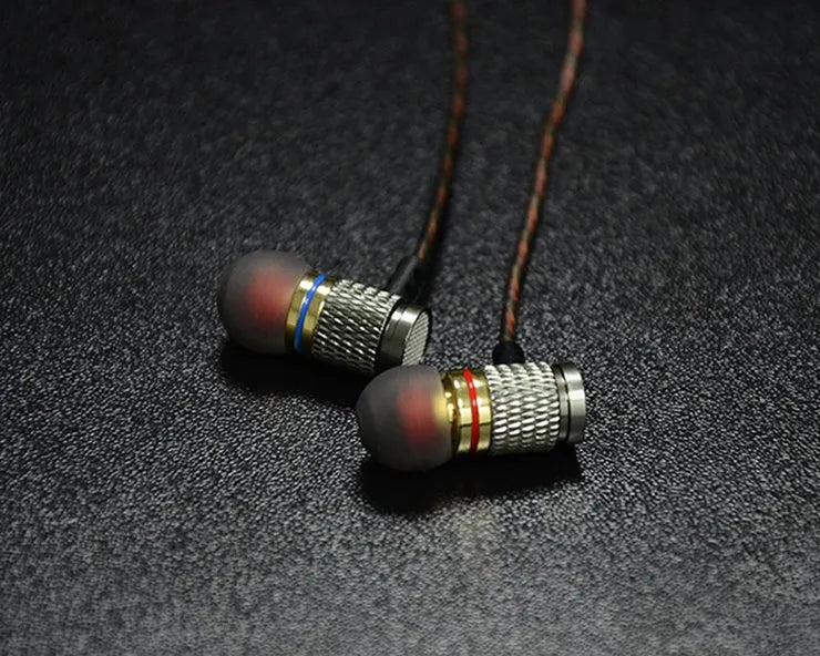Black wired in-ear headphones with silicone cable, 3.5mm L-bend plug, and TPE eartips.