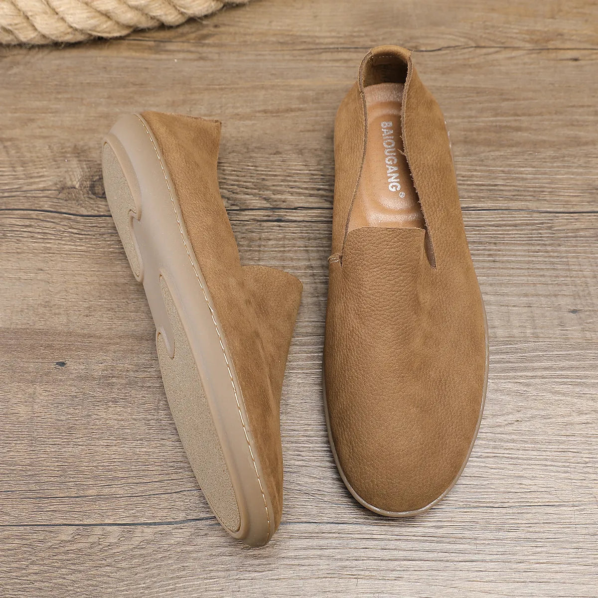 Handmade men's low-top shoes in khaki cowhide leather with wedge heel and rubber sole