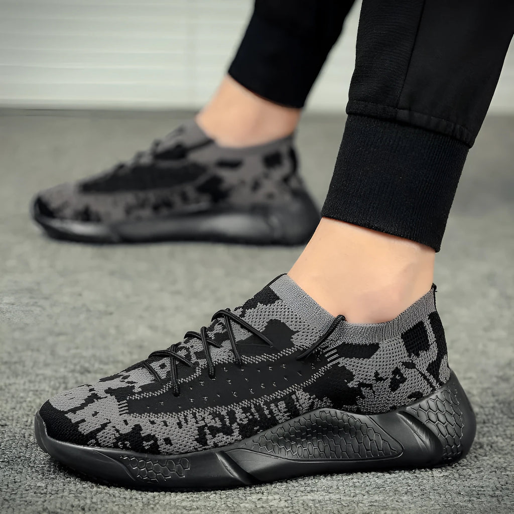 Men's high-top jogging sneakers in black with white MD sole and front lace-up closure on a white background