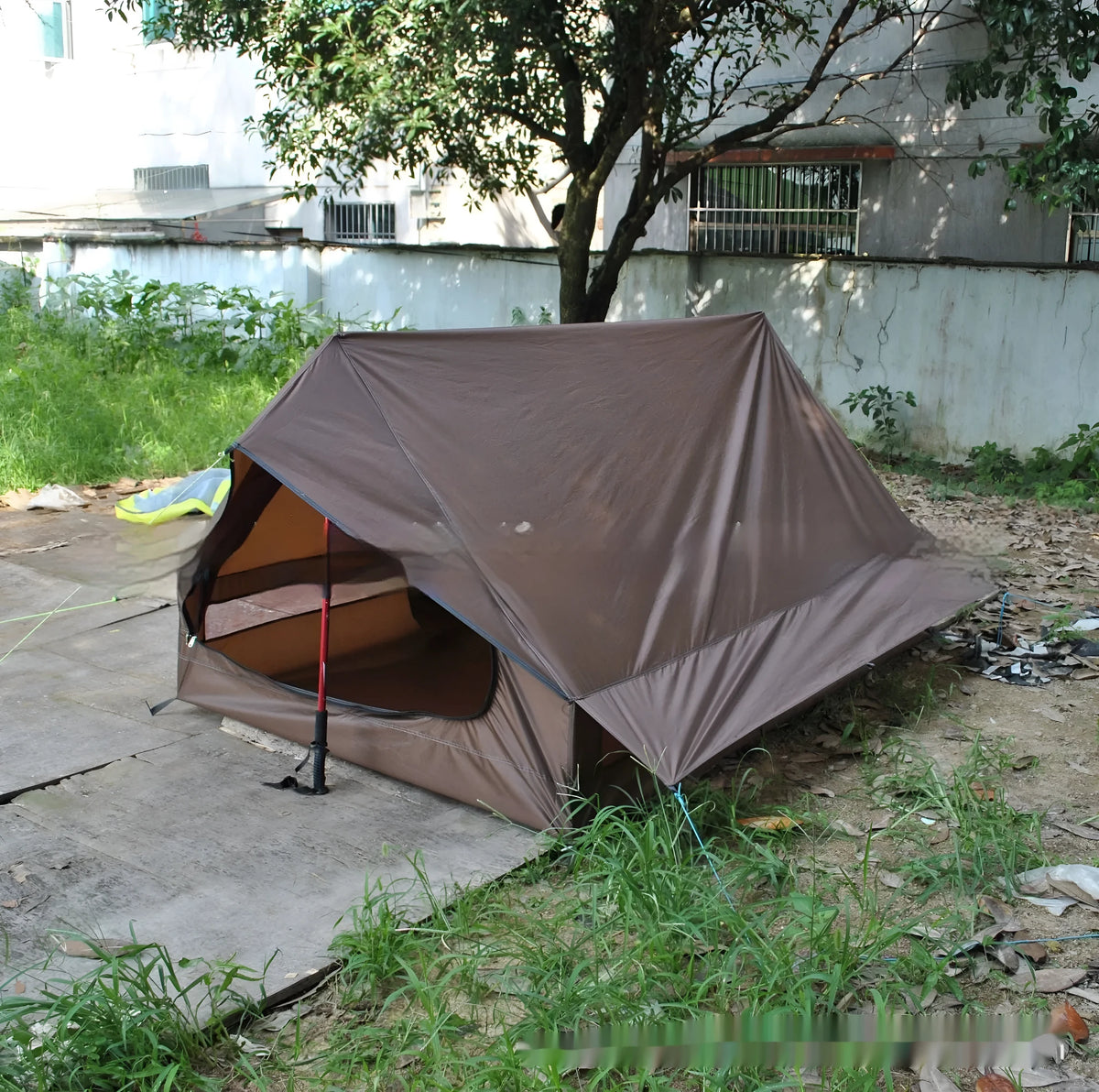 Brown A-line tent for 2-3 people with PU4000 waterproof fabric, 210x150x110cm, set in a grassy campsite.