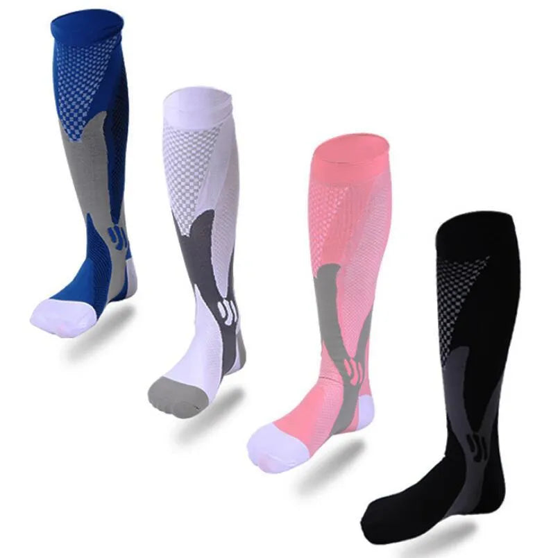 Graduated compression socks for men and women in athletic fit with circulatory support
